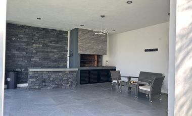 TERRENO EN CLUSTER CON ALBERCA PARQUE QUERÉTARO LOMAS DE ANGELÓPOLIS