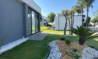 TERRENO EN CLUSTER CON ALBERCA PARQUE QUERÉTARO LOMAS DE ANGELÓPOLIS