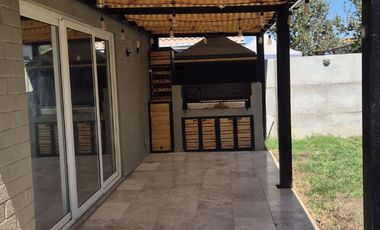 SE VENDE hermosa casa en condominio BUIN