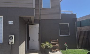 SE VENDE hermosa casa en condominio BUIN