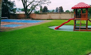Se vende Casa en coto con alberca zona club de golf santa Anita y plaza Galerias