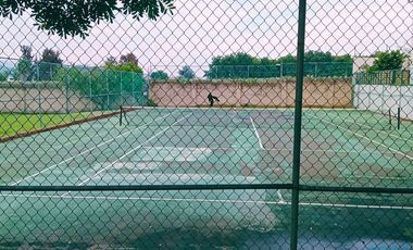 Se vende Casa en coto con alberca zona club de golf santa Anita y plaza Galerias