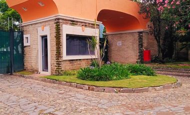 Se vende Casa en coto con alberca zona club de golf santa Anita y plaza Galerias