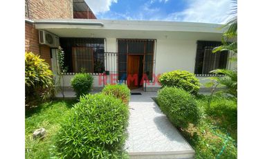 Venta De Casa A Precio De Terreno En Urb. Miraflores // ID: 1135443