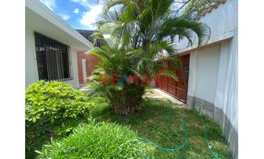 Venta De Casa A Precio De Terreno En Urb. Miraflores // ID: 1135443