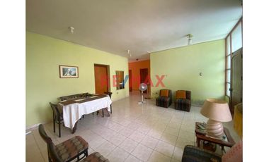 Venta De Casa A Precio De Terreno En Urb. Miraflores // ID: 1135443