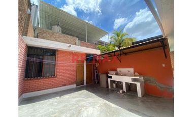 Venta De Casa A Precio De Terreno En Urb. Miraflores // ID: 1135443