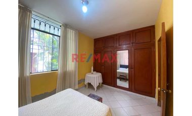 Venta De Casa A Precio De Terreno En Urb. Miraflores // ID: 1135443