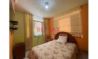 Venta De Casa A Precio De Terreno En Urb. Miraflores // ID: 1135443