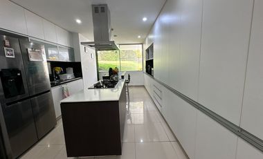 Hermosa casa  con piscina y arquitectura de lujo 🏡💎