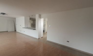 VENDON APARTAMENTO EN EL NORTE. CERCA A LA TORRE DE CALI, CON UN AREA 280M2