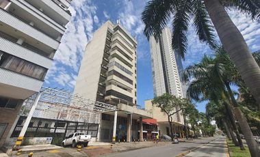 VENDON APARTAMENTO EN EL NORTE. CERCA A LA TORRE DE CALI, CON UN AREA 280M2