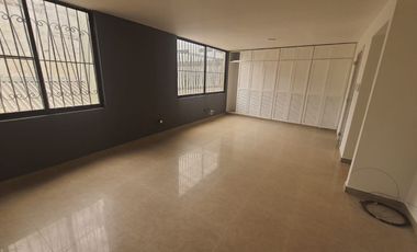 VENDON APARTAMENTO EN EL NORTE. CERCA A LA TORRE DE CALI, CON UN AREA 280M2