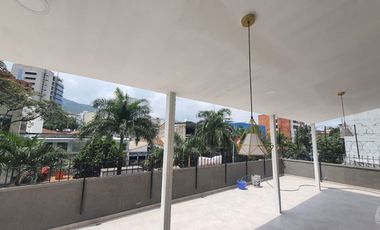 VENDON APARTAMENTO EN EL NORTE. CERCA A LA TORRE DE CALI, CON UN AREA 280M2