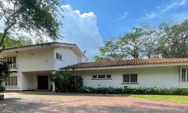 VENTA ✨ Majestuosa Casa Colonial en Arroyo Hondo, Yumbo – Refugio de Elegancia y Naturaleza ✨