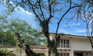 VENTA ✨ Majestuosa Casa Colonial en Arroyo Hondo, Yumbo – Refugio de Elegancia y Naturaleza ✨