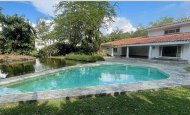 VENTA ✨ Majestuosa Casa Colonial en Arroyo Hondo, Yumbo – Refugio de Elegancia y Naturaleza ✨