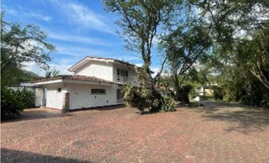 VENTA ✨ Majestuosa Casa Colonial en Arroyo Hondo, Yumbo – Refugio de Elegancia y Naturaleza ✨