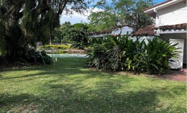 VENTA ✨ Majestuosa Casa Colonial en Arroyo Hondo, Yumbo – Refugio de Elegancia y Naturaleza ✨