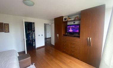 VENDO LINDA CASA EN ESQUINA - REMODELADA - LA AURORA CON TERRAZA Y JARDÍN