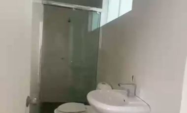 VENDO LINDA CASA EN ESQUINA - REMODELADA - LA AURORA CON TERRAZA Y JARDÍN