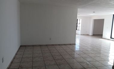 PLAZA DEL SOL A 3 CUADRAS AMPLIO DEPTO DE 180 M2. IDEAL PARA OFICINA O CASA HABITACION