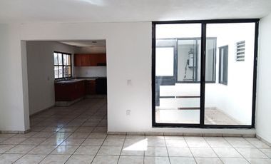 PLAZA DEL SOL A 3 CUADRAS AMPLIO DEPTO DE 180 M2. IDEAL PARA OFICINA O CASA HABITACION