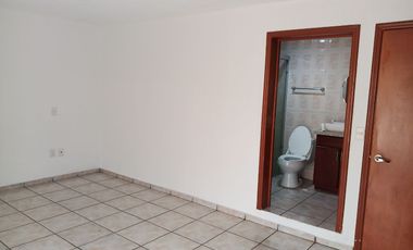 PLAZA DEL SOL A 3 CUADRAS AMPLIO DEPTO DE 180 M2. IDEAL PARA OFICINA O CASA HABITACION