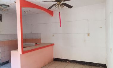 AMECA CASA CENTRICA EN VENTA  CON BUENA UBICACIÓN A 5 CUADRAS DE LA PLAZA PRINCIPAL
