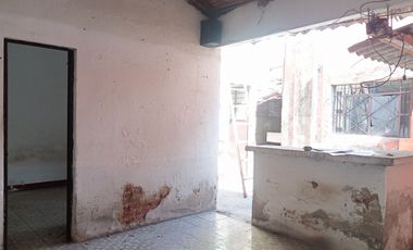 AMECA CASA CENTRICA EN VENTA  CON BUENA UBICACIÓN A 5 CUADRAS DE LA PLAZA PRINCIPAL