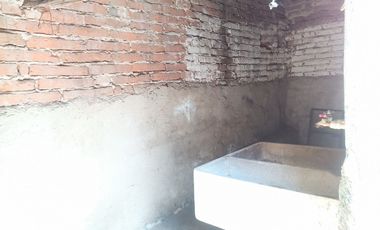 AMECA CASA CENTRICA EN VENTA  CON BUENA UBICACIÓN A 5 CUADRAS DE LA PLAZA PRINCIPAL
