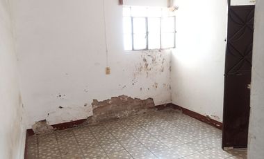 AMECA CASA CENTRICA EN VENTA  CON BUENA UBICACIÓN A 5 CUADRAS DE LA PLAZA PRINCIPAL
