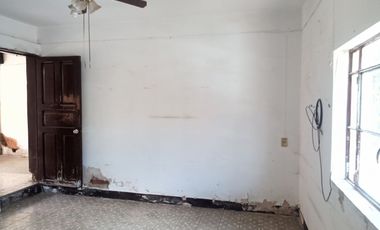 AMECA CASA CENTRICA EN VENTA  CON BUENA UBICACIÓN A 5 CUADRAS DE LA PLAZA PRINCIPAL