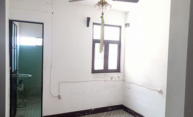 AMECA CASA CENTRICA EN VENTA  CON BUENA UBICACIÓN A 5 CUADRAS DE LA PLAZA PRINCIPAL