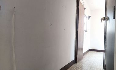 AMECA CASA CENTRICA EN VENTA  CON BUENA UBICACIÓN A 5 CUADRAS DE LA PLAZA PRINCIPAL