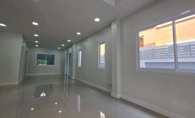 บ้านเดี่ยว  ลำลูกกาคลองสอง  รถไฟฟ้าคูคต ถนนเสมาฟ้าคราม  ลำลูกกาคลองสอง หมู่บ้านเสนากรีนวิลล์ นัดชมได้ทุกวัน 085318----