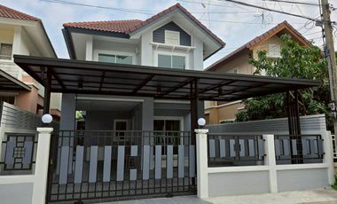 บ้านเดี่ยว  ลำลูกกาคลองสอง  รถไฟฟ้าคูคต ถนนเสมาฟ้าคราม  ลำลูกกาคลองสอง หมู่บ้านเสนากรีนวิลล์ นัดชมได้ทุกวัน 085318----