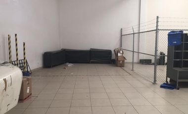 AMPLIA BODEGA EN RENTA CON EXCELENTE UBICACIÓN EN EL CENTRO DE LA CIUDAD