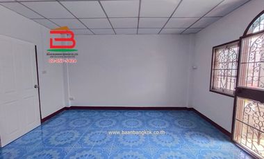 ทาวน์เฮาส์ หมู่บ้าน แพรมาพร คลอง 4 เนื้อที่ 18 ตรว. ซ.รังสิต-นครนายก 91 ถนนรังสิต-นครนายก ต.บึงยี่โถ อ.ธัญบุรี จ.ปทุมธานี
