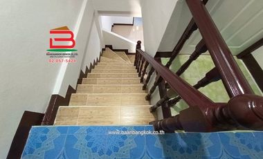 ทาวน์เฮาส์ หมู่บ้าน แพรมาพร คลอง 4 เนื้อที่ 18 ตรว. ซ.รังสิต-นครนายก 91 ถนนรังสิต-นครนายก ต.บึงยี่โถ อ.ธัญบุรี จ.ปทุมธานี
