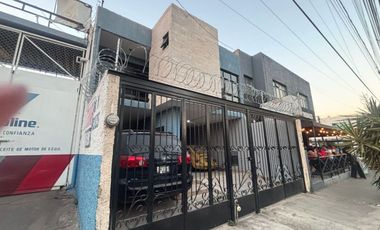 CASA EN VENTA EN JARDINES DE LA CRUZ