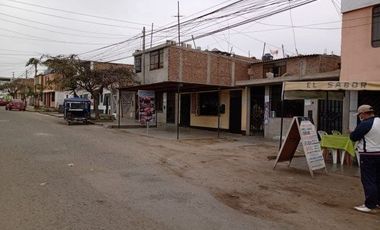 En venta casa de 2 pisos cerca a parque - Trujillo