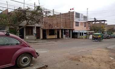 En venta casa de 2 pisos cerca a parque - Trujillo