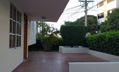 VENDO CASA ESQUINA BARRIO MANGA