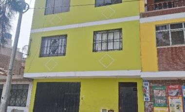En Venta Casa de 5 pisos frente a parque en Independencia
