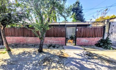 Casa Con Gran Terreno 4d/3b En Microbarrio. El Bosque