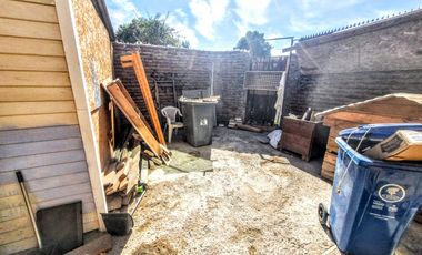 Casa Con Gran Terreno 4d/3b En Microbarrio. El Bosque
