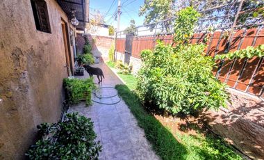 Casa Con Gran Terreno 4d/3b En Microbarrio. El Bosque