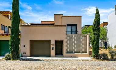Casa Laura, con Ubicación Estratégica