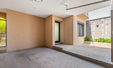 Casa Laura, con Ubicación Estratégica